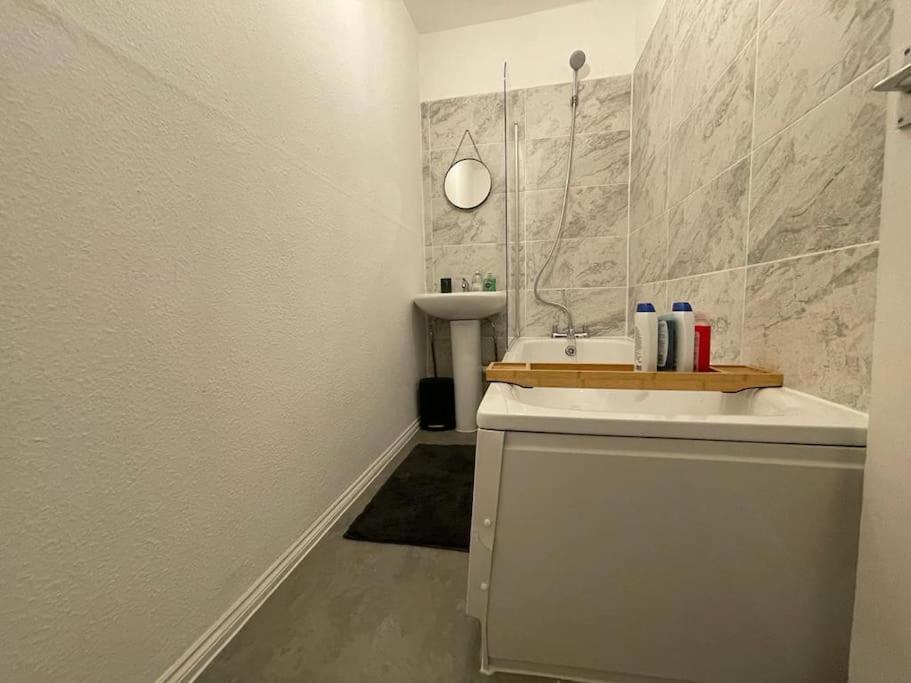 Comfortable 2 Bedroom On Tower Bridge 런던 외부 사진