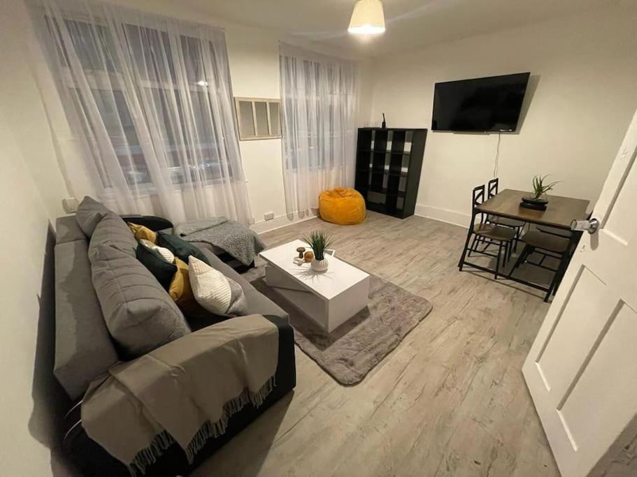 Comfortable 2 Bedroom On Tower Bridge 런던 외부 사진