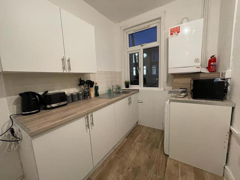 Comfortable 2 Bedroom On Tower Bridge 런던 외부 사진