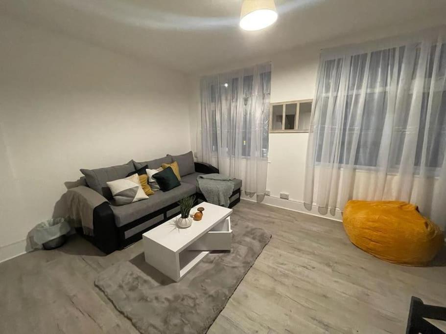 Comfortable 2 Bedroom On Tower Bridge 런던 외부 사진